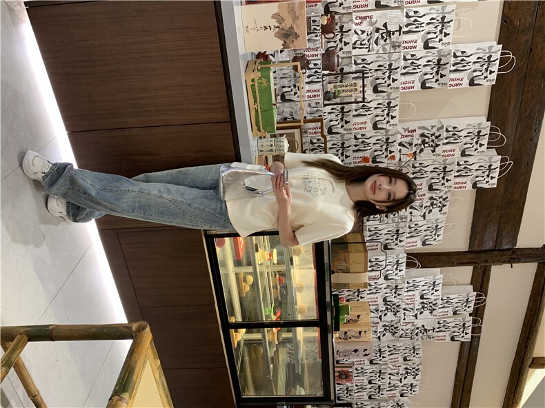 现货已出。2024夏季中式前片破缝下摆开叉绣花T恤P49-K75,女装T恤,慧峰