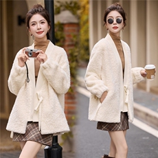 2025年冬季新款现货皮毛拼接时尚潮流淑女型保暖皮毛一体外套，女装皮草，臻衣坊