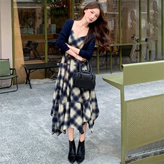 2025年秋季新款时尚潮流高级感大方格飘逸大摆连衣裙两件套，女装套装/套裙，心心服饰