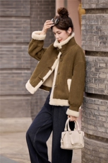 2025年冬季时尚潮流宽松型驼绒立领单排多扣，女装羊羔毛/颗粒绒，秀美人生