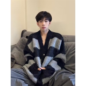 美式V领仿兔绒毛衣针织衫男外套蓝白条纹软糯开衫上衣男生设计感图片