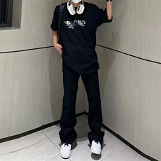 黑色