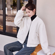 特价羊羔毛外套女短款冬新款小个子宽松减龄加厚棒球服毛绒外套，女装皮草，姿衣坊