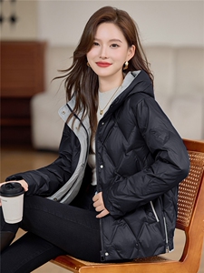 现货2025年冬季时尚休闲连帽休闲保暖羽绒服图片