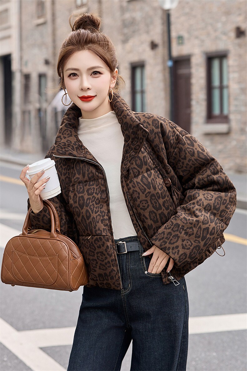 时尚豹纹面包服立领羽绒服女2024冬季新款宽松洋气短款白鸭绒外套,女装羽绒服,伊仟回