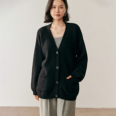 2025年秋季v领单排扣纯色针织开衫时尚百搭休闲风，女装针织衫/毛衣，鸥蕊娅羊绒