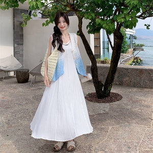 法式针织马甲连衣裙套装女2025年夏季新款度假风吊带连衣裙两件套图片