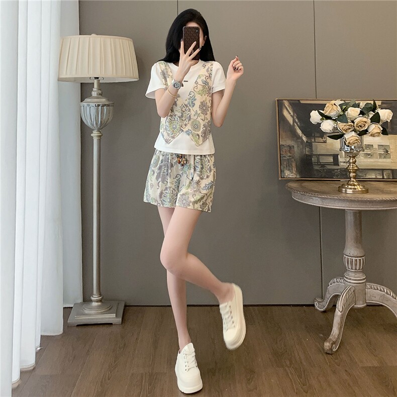 重工减龄时尚套装女夏设计感圆领印花马甲假两件套阔腿短裤两件套图片