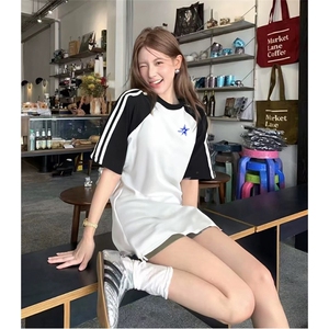 抖音得物品质二开240克宽松纯棉美式潮牌插肩三杠织带短袖T恤图片