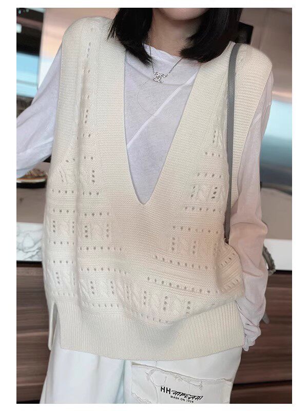 2024年秋季时尚气质V领百搭纯色套头马甲，女装马甲，德聚羊绒