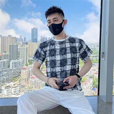 黑色