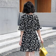 网红小雏菊连衣裙女夏2021新款时尚名媛气质碎花裙收腰显瘦短裙潮，女装连衣裙，韩蔻秀