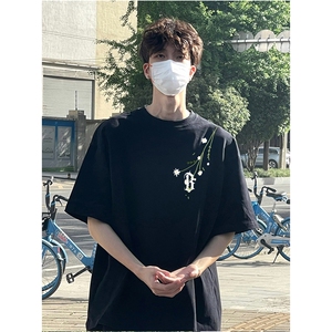 音得物 210克现货宽松纯棉美式潮牌印花落肩袖纯棉T恤AT21130图片
