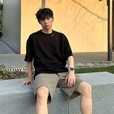 黑色