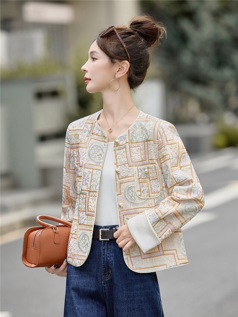 新中式重工刺绣短外套女2026春秋新款小香风亮片宽松汉服上衣,女装短外套,众宇琦