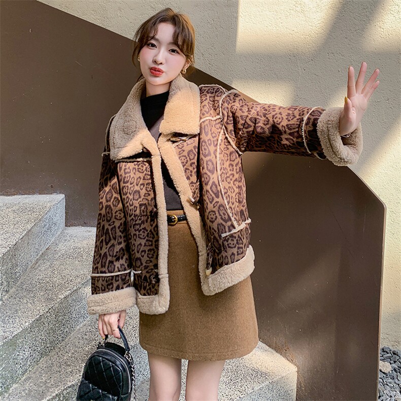 牛角扣豹纹皮毛一体外套女秋冬超火好看高级感加绒加厚羊羔毛夹克图片