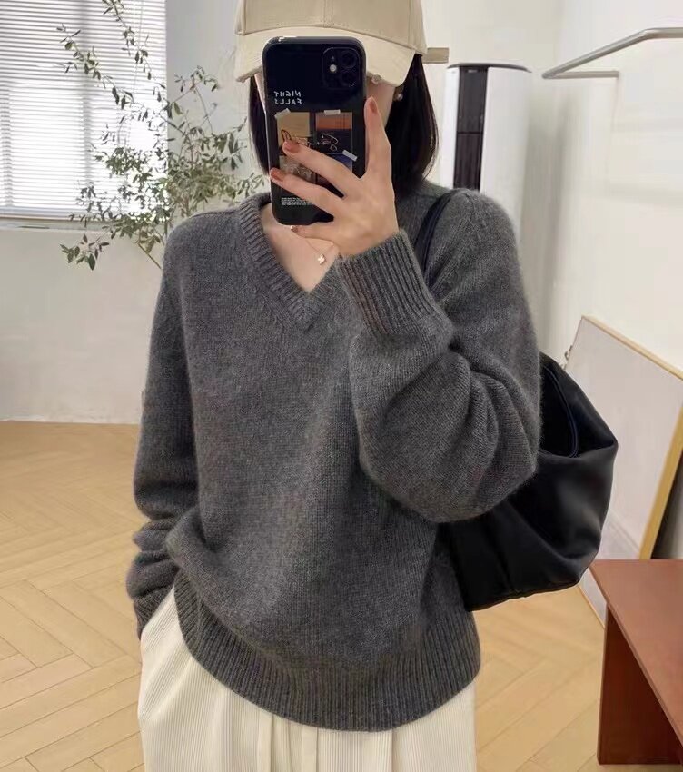 秋冬新款简约百搭V领羊毛衫女显瘦长袖羊毛针织衫，女装羊毛衫，戎咖羊绒