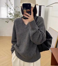 秋冬新款简约百搭V领羊毛衫女显瘦长袖羊毛针织衫，女装羊毛衫，戎咖羊绒