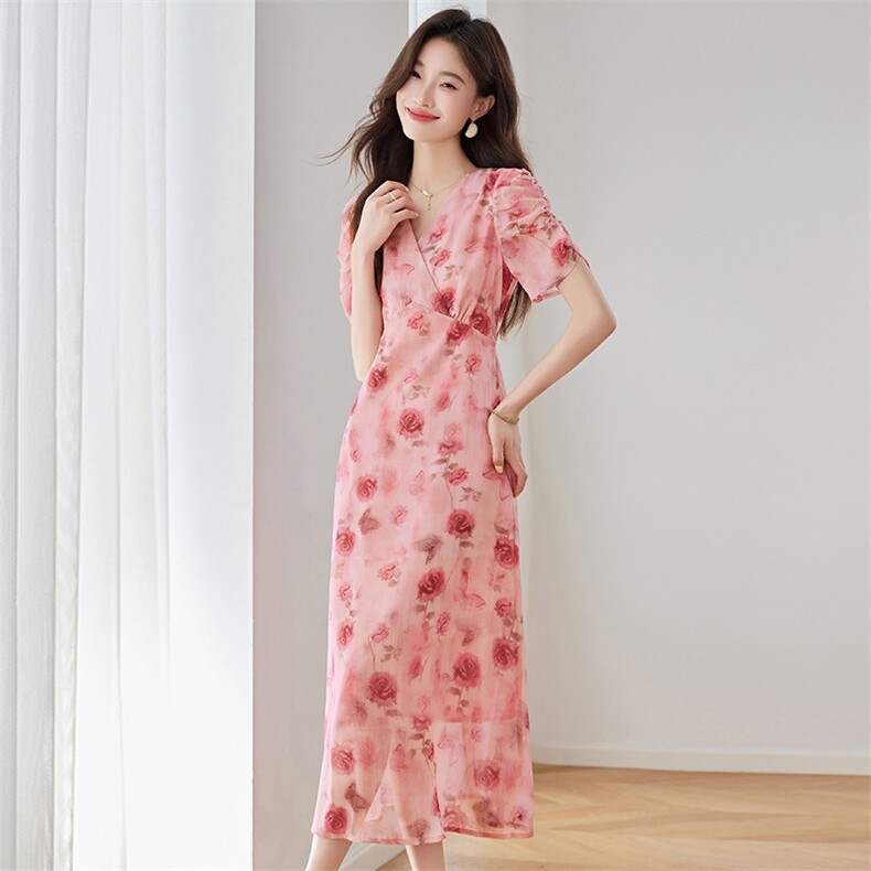 V领收腰显瘦高腰连衣裙女夏季2025新款印花裙子优雅女人味气质裙,女装连衣裙,美沁