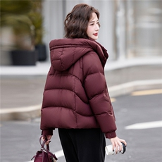 安可拉红休闲连帽短款羽绒服女2025冬季新款保暖面包服小个子外套，女装羽绒服，靓衣阁