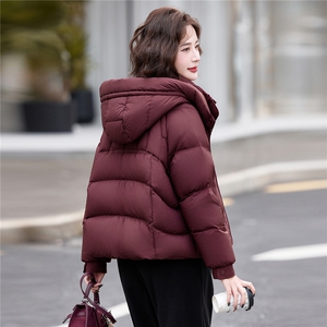 安可拉红休闲连帽短款羽绒服女2025冬季新款保暖面包服小个子外套图片