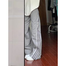 灰色