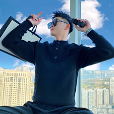 黑色
