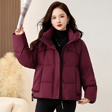 紫红色短款羽绒服女2025新款冬季时尚加厚连帽保暖白鸭绒外套，女装羽绒服，衣之秀