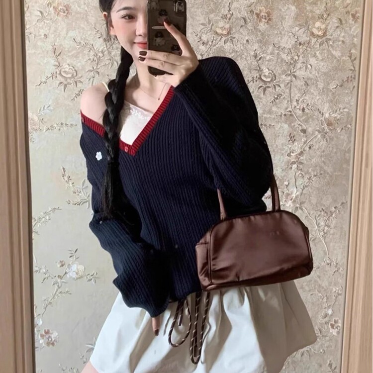假两件撞色春季新款V领针织衫女设计感黑色内搭修身长袖打底上衣,男装T恤,星座218-8