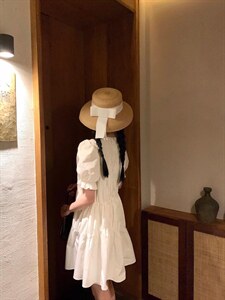 白色泡泡袖公主裙图片