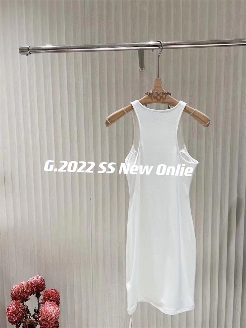 新款背心裙胸垫?脱卸均码现货，女装背心吊带，G