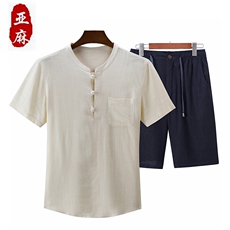 白色上衣+深蓝短裤