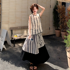 高级感不撞款小香风套装裙2025新款女夏条纹背心条纹绣花屁帘裙子图片