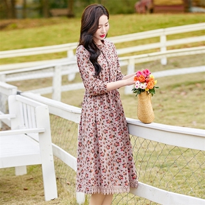 文艺小清新纯棉长袖碎花裙女2026春款春季高端蕾丝拼接气质连衣裙图片