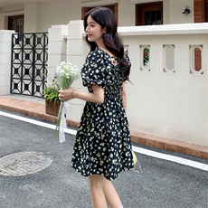 夏季新款方领碎花连衣裙短款B190-82376-P100-K148，女装连衣裙，一九零