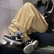 卡其色