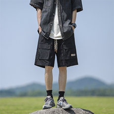 黑色