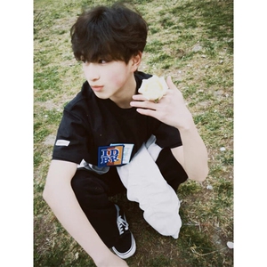 万针全刺绣工艺抖音得物高品质260克重磅纯棉双纱美式高街短袖T恤图片