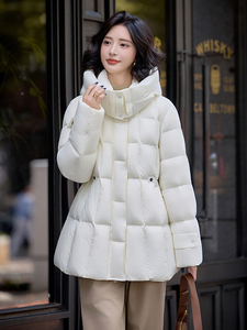 水衣源6832款纯色小蛮腰连帽显瘦羽绒服女图片