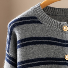 2025年秋季时尚百搭通勤简约休闲金扣条纹开衫，女装羊绒衫，致织羊绒