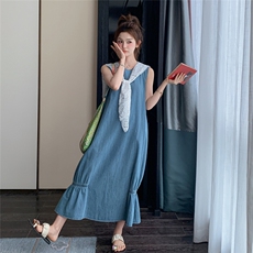 露肩披肩牛仔无袖背心连衣裙女夏2025新款学院风法式气质流行爆款，女装连衣裙，维壹