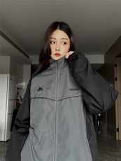 灰色