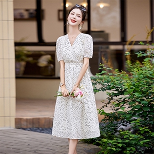 时尚波点连衣裙女中长款2025夏季新款v领收腰显瘦减龄休闲裙子潮图片