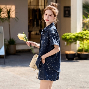 休闲复古印花牛仔套装女2025夏季新款短袖衬衫洋气减龄短裤两件套图片