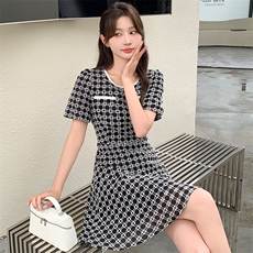 方领镂空连衣A字裙2025夏季新款小香风小个子高级感气质女神裙子，女装连衣裙，超帛