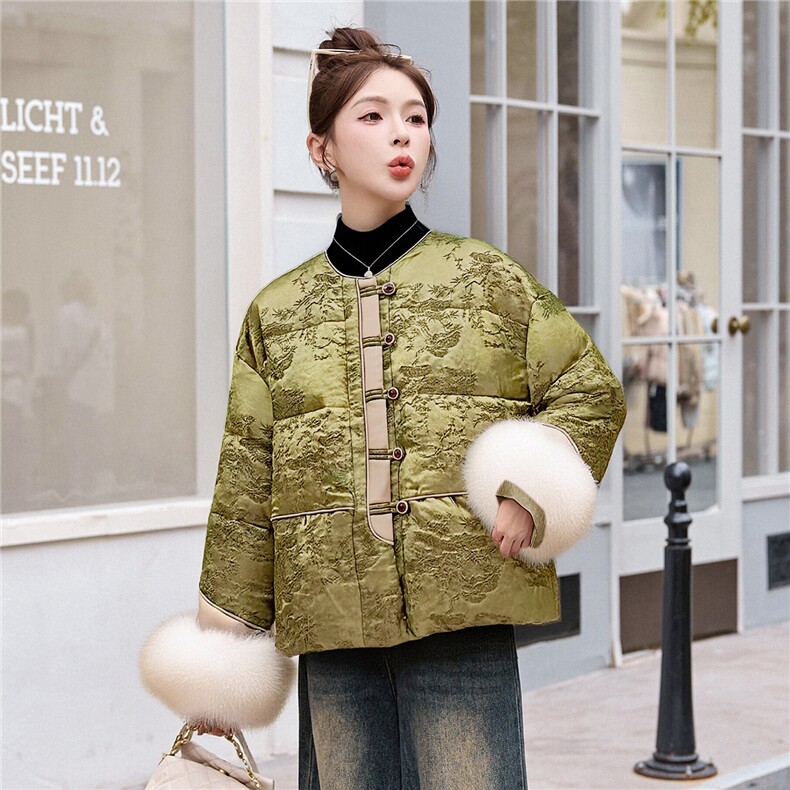现货新中式羽绒服女2025冬季新款巨好看的短款粉色狐狸毛保暖外套,女装羽绒服,艾仟回(原伊仟回)