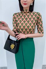 来啦！百搭的小衫，这个花型很爆哦，其它，欧以美