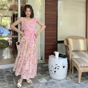 粉色上衣碎花半身裙套装女2025夏季新款氛围感穿搭超仙减龄两件套图片