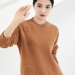 女士秋冬季新款时尚钩花圆领羊毛衫图片
