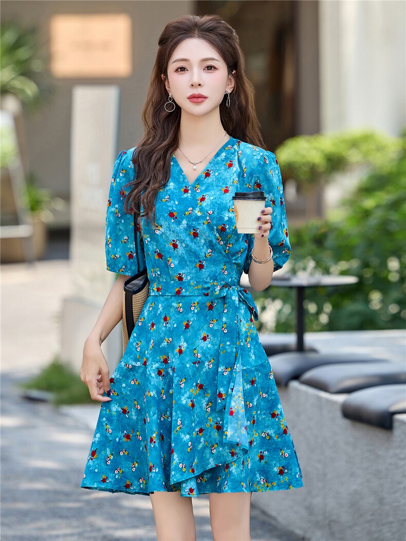 女夏2025新款气质浪漫收腰显瘦v领法式碎花一片式连衣裙,女装连衣裙,卡杰菲